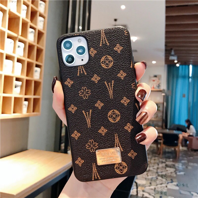 Capinha iPhone 11 Pro Max Louis Vuitton Marrom Claro